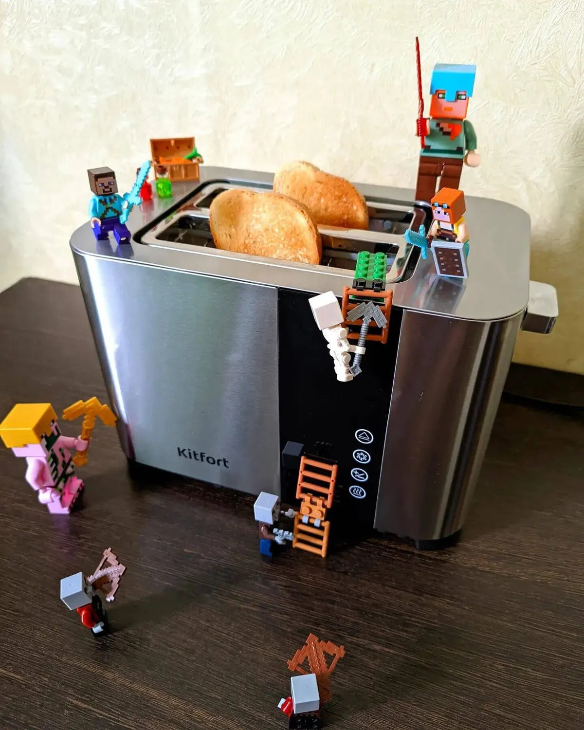 Kitfort Тостер KT-2047 (KT-2047) 850 Вт тостов - 2, серый металлик